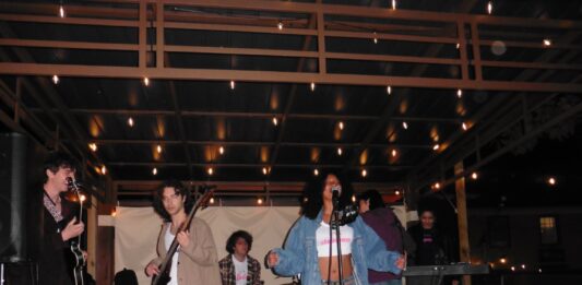 Finding Their Groove | Loose Champagne